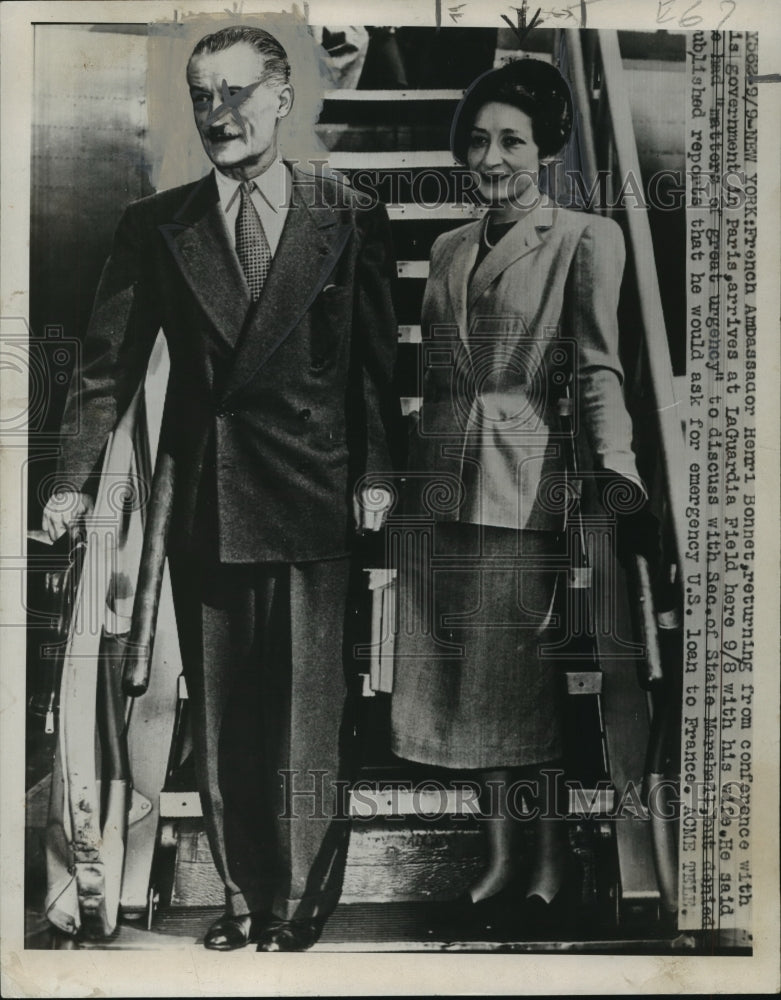 1947 Press Photo French Ambassador Henri Bonnet & wife arrive at LaGuardia Field