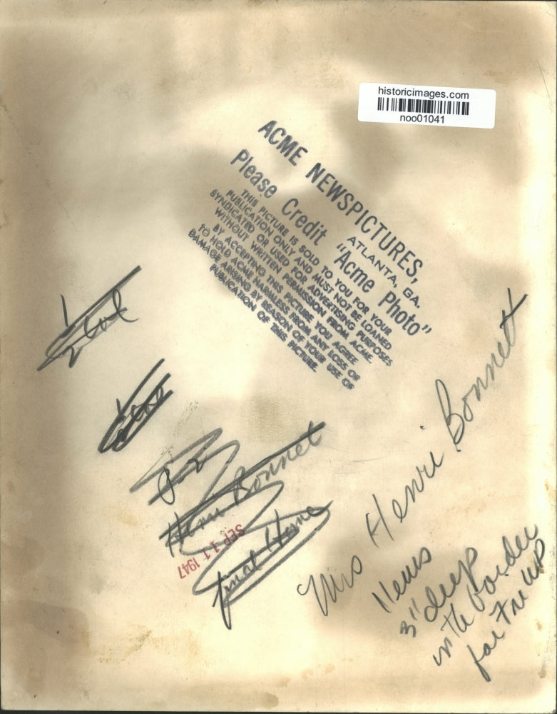 1947 Press Photo French Ambassador Henri Bonnet & wife arrive at LaGuardia Field