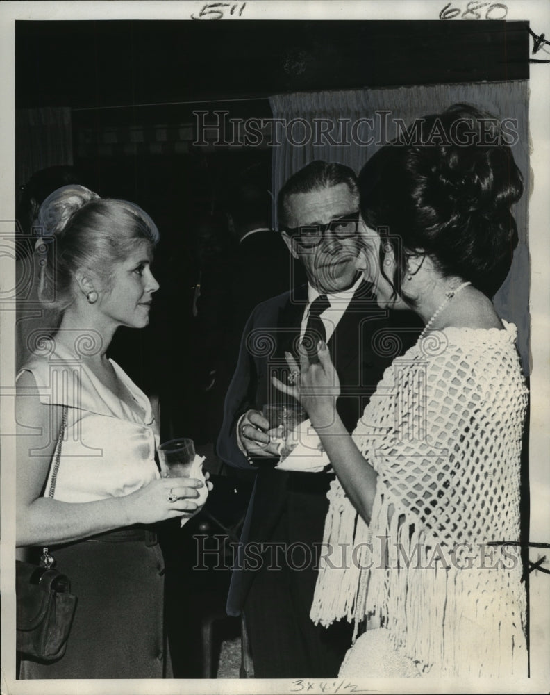 1973 Press Photo Kari Guild, Dr. Borge and Josie Windhorst at Solomon&#39;s party- Historic Images