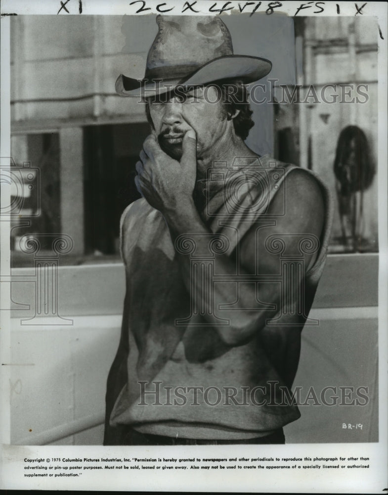 1975 Press Photo Charles Bronson plays a Texas bush pilot in &quot;Breakout&quot;- Historic Images