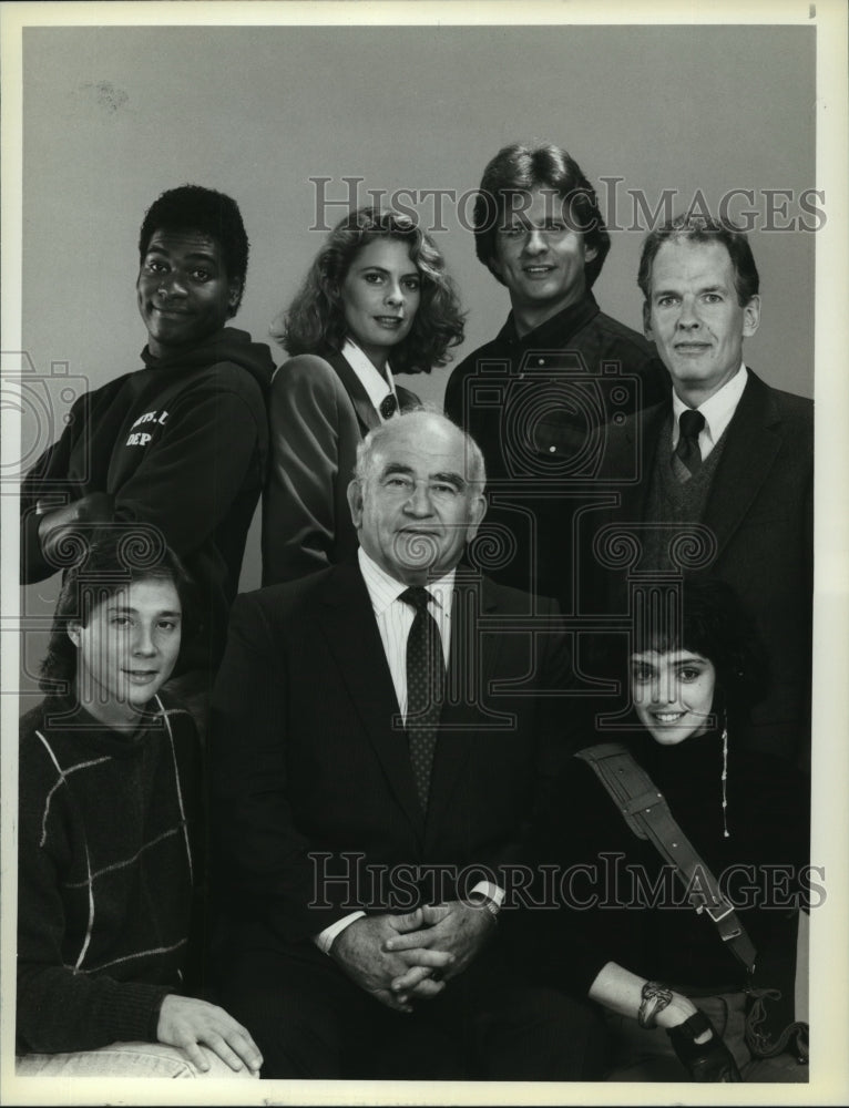 1987 Press Photo Ed Asner & other cast of NBC new drama series "The Bronx Zoo"- Historic Images