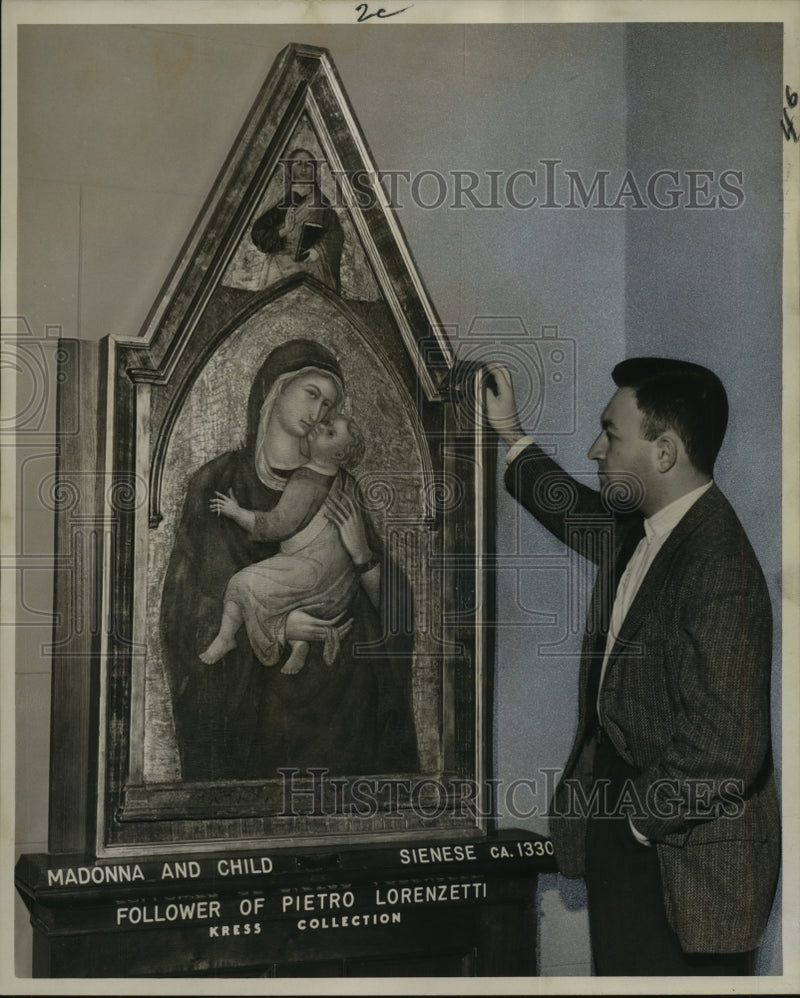 Load image into Gallery viewer, 1953 Press Photo Delgado Museum curator J.J. Brody checks "Madonna and Child"
