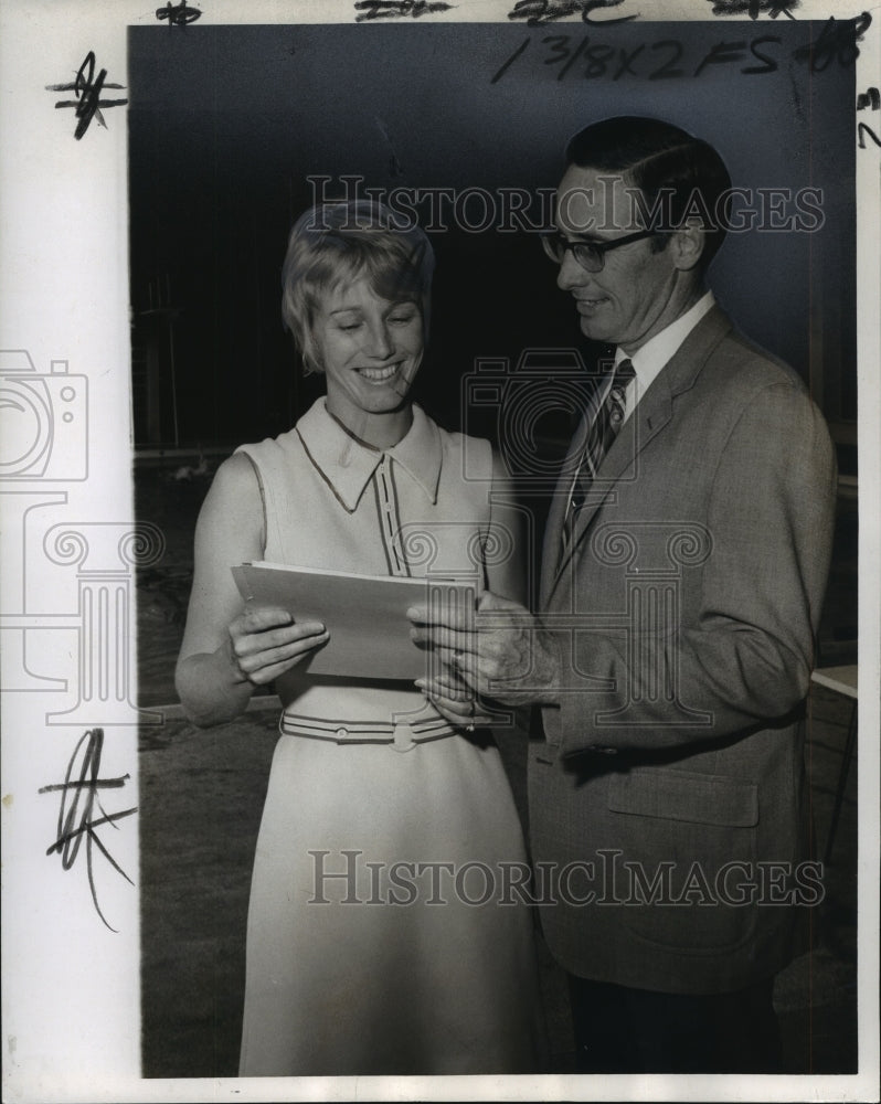 1971 Press Photo Linda Bower, receive bachelor of arts degree, Tulane University- Historic Images