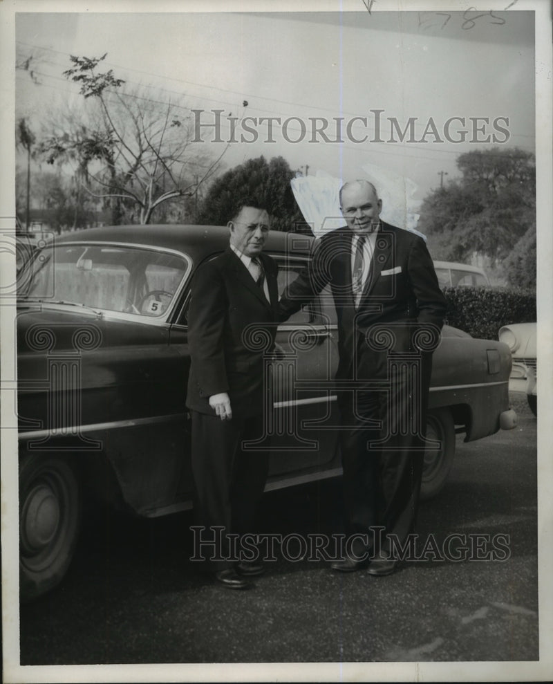 Load image into Gallery viewer, 1957 Press Photo Provosty Dayries &amp; State Police Superintendent John Nick Brown
