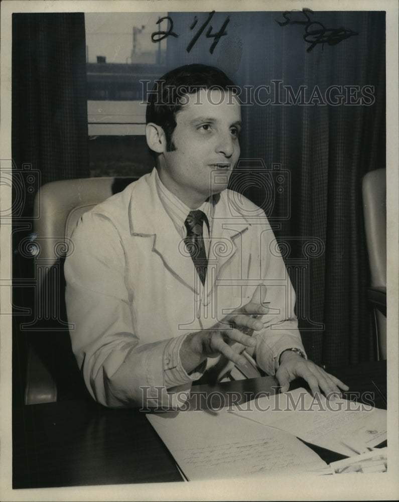 1972 Press Photo Doctor David Brickman, new director of Charity hospital