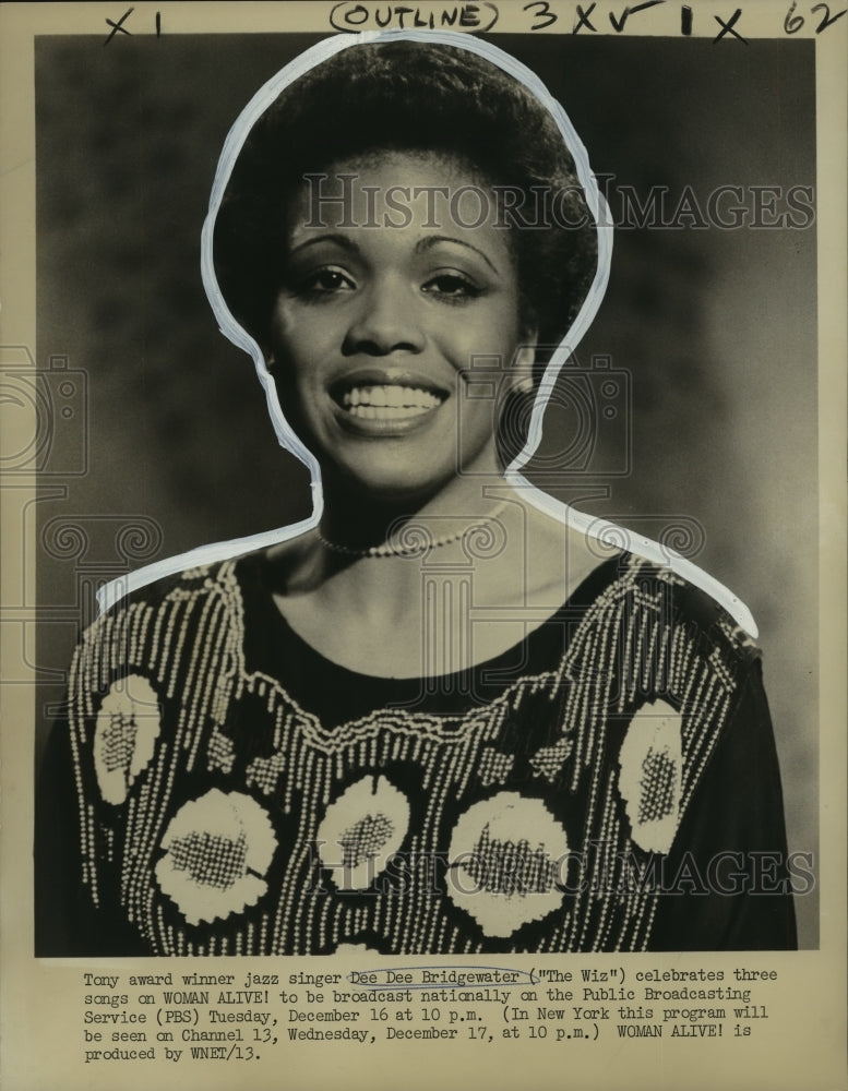 Load image into Gallery viewer, 1975 Press Photo Dee Dee Bridgewater, Tony award winning jazz singer, "The Wiz"
