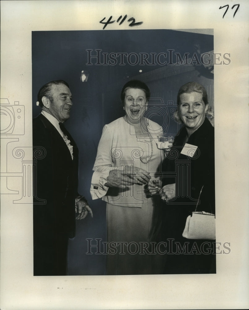 1976 Press Photo The 1976 Holiday Magazine Award at The Fairmont - noo01390