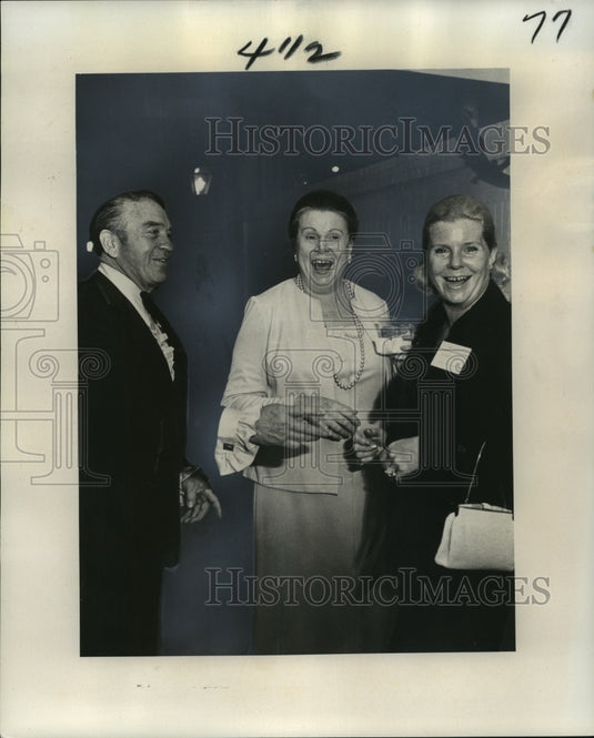 1976 Press Photo The 1976 Holiday Magazine Award at The Fairmont - noo01390