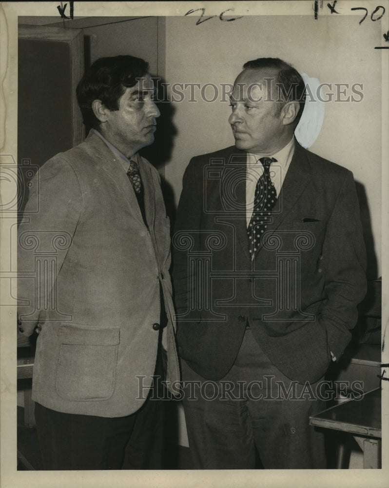 1970 Press Photo John Lawrence &amp; Peter Blake discuss urban planning at Jury Week- Historic Images