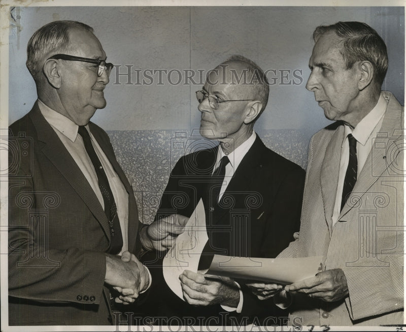 Load image into Gallery viewer, 1963 Press Photo Officers of New Orleans Chapter of the Retired Civil Employees
