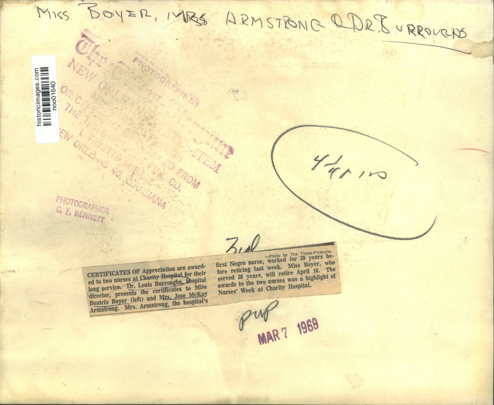 1968 Press Photo Dr. Louis Burroughs of Charity Hospital honors retiring nurses