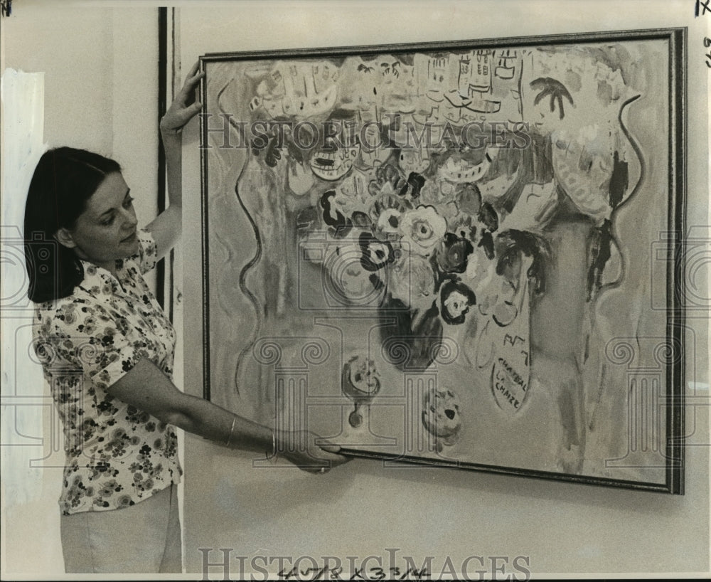 1975 Press Photo Sally Miles Brun with Bob Kane Painting at Circle Gallery- Historic Images