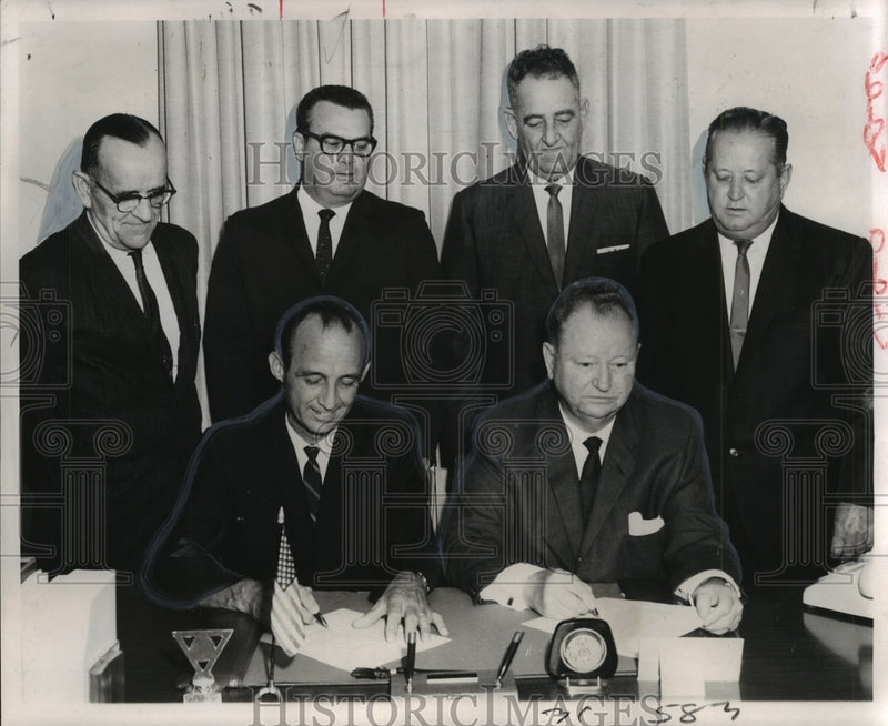 Load image into Gallery viewer, 1967 Press Photo Postmasters at a joint Postal services day ceremony in Gretna

