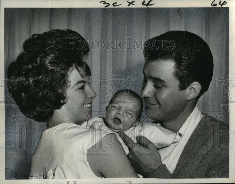 1961 Press Photo Film actor Michael Callan & wife Corlyn with their first child
