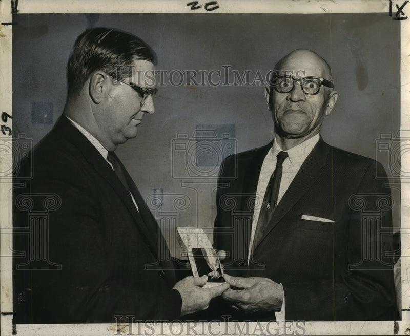 Load image into Gallery viewer, 1961 Press Photo The Boy Scouts of America annual recognition banquet

