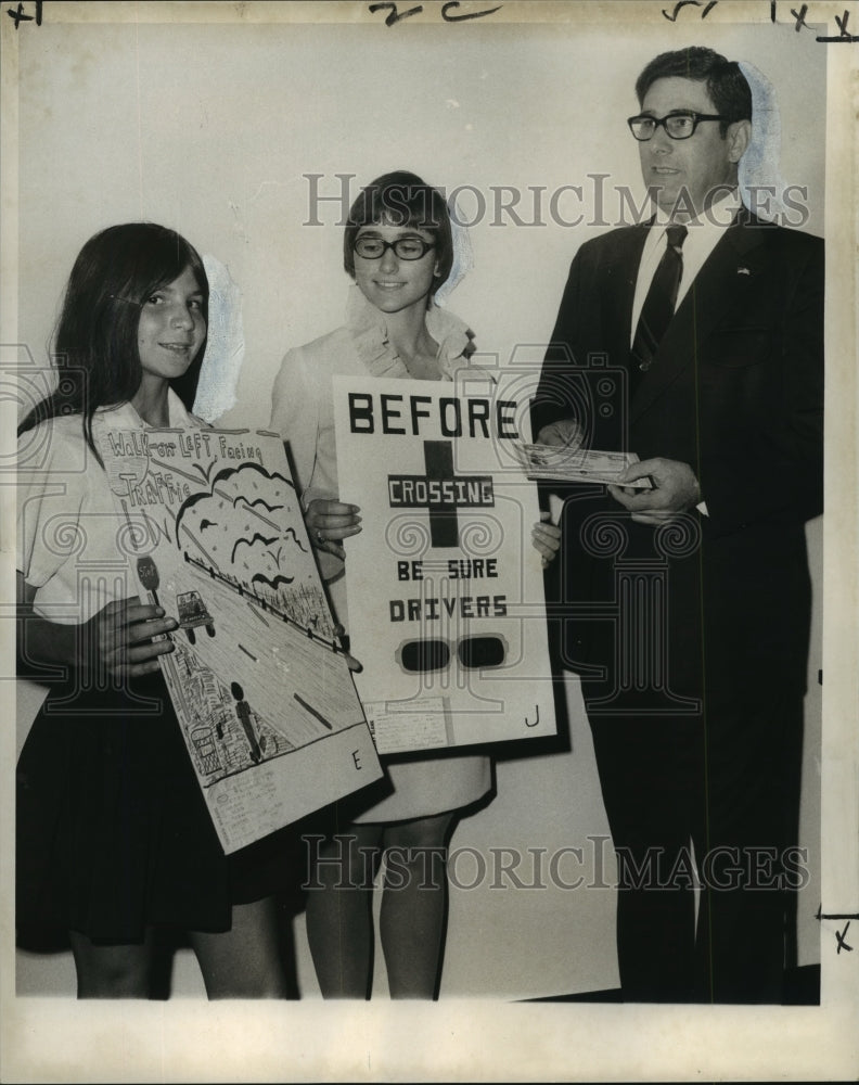 1972 Press Photo American Automobile Association School Safety Poster Winners- Historic Images