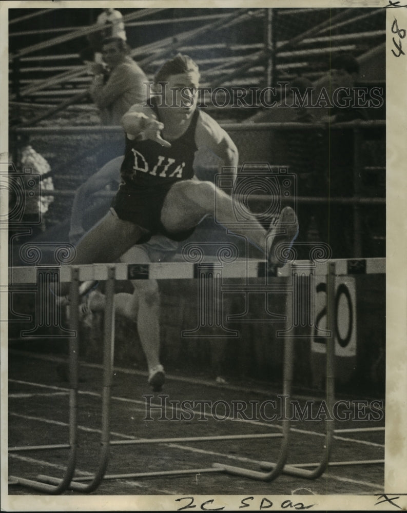 1972 Press Photo Gary Broussard, Delta Heitage hurdler - noo02183- Historic Images