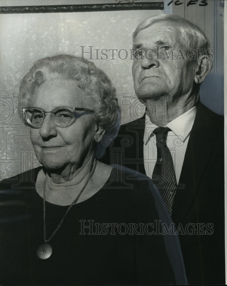 1975 Press Photo Mr. & Mrs. Vincent Buffa celebrate 50th wedding anniversary