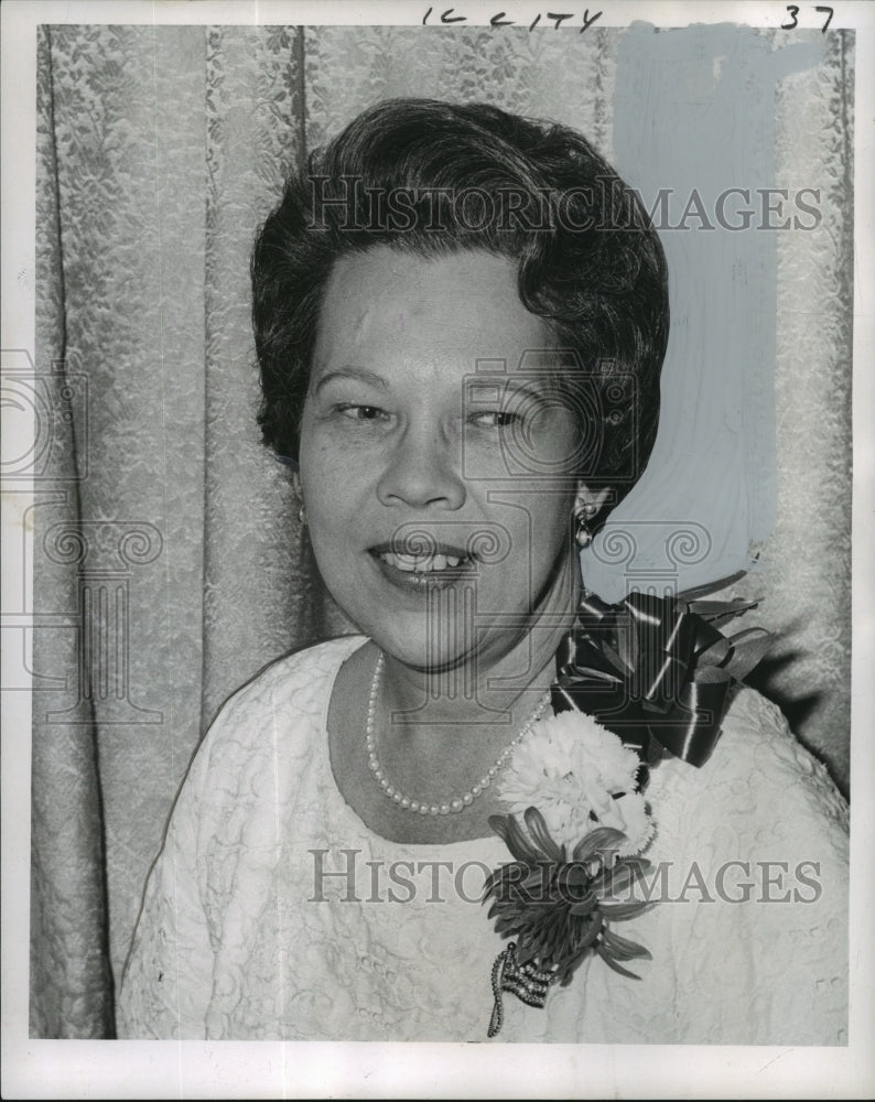 1966 Press Photo Mrs. Connie Brown, petit chapeau of Orleans Salon No. 114