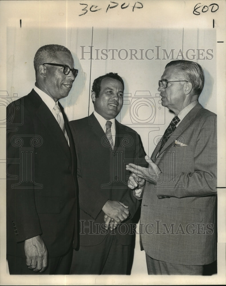 1972 Press Photo Members of Dillard-Xavier Annual Fund campaign conferring- Historic Images