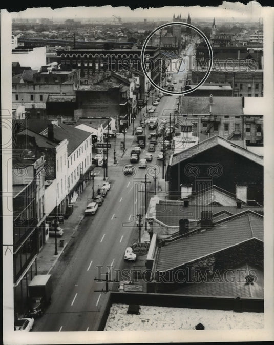 1957 Press Photo Looking up at Busy Camp St. towards new ramp from Bridge