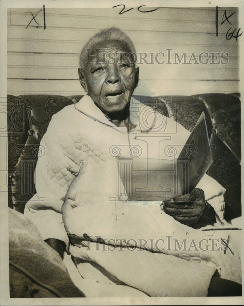1973 Press Photo Mrs. Alice Burns reached the age of 100 - noo02609