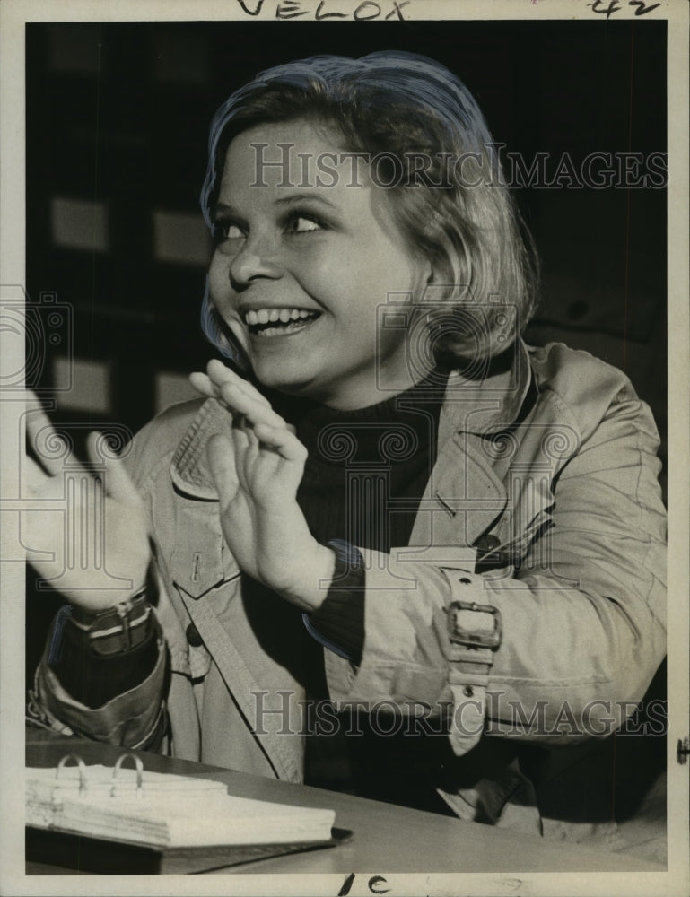 1973 Press Photo Cathy Burns on Easy Rap and Adam-12 Television Shows on NBC- Historic Images