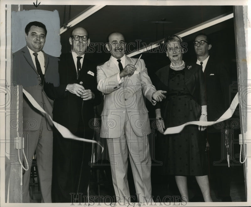 Load image into Gallery viewer, 1961 Press Photo Ribbon Cutting at Universal Furs, New Orleans - noo02737
