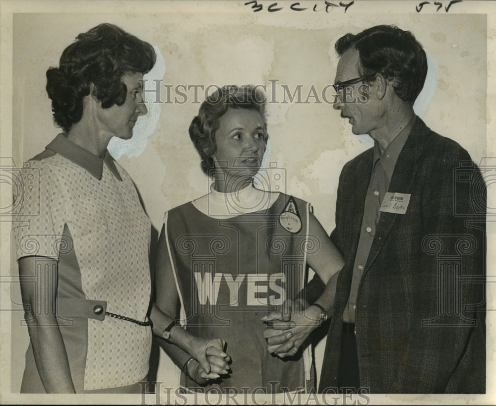 1971 Press Photo Mr. and Mrs. Cecil Boykin offered high bid for WYES Dream House