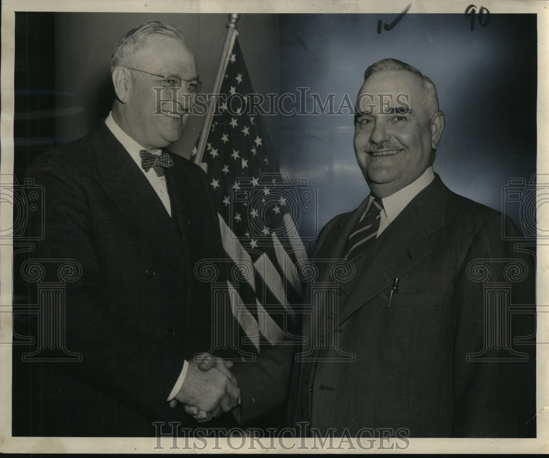 Load image into Gallery viewer, 1959 Press Photo Earl S. Binnings denies money is bribe - noo02812
