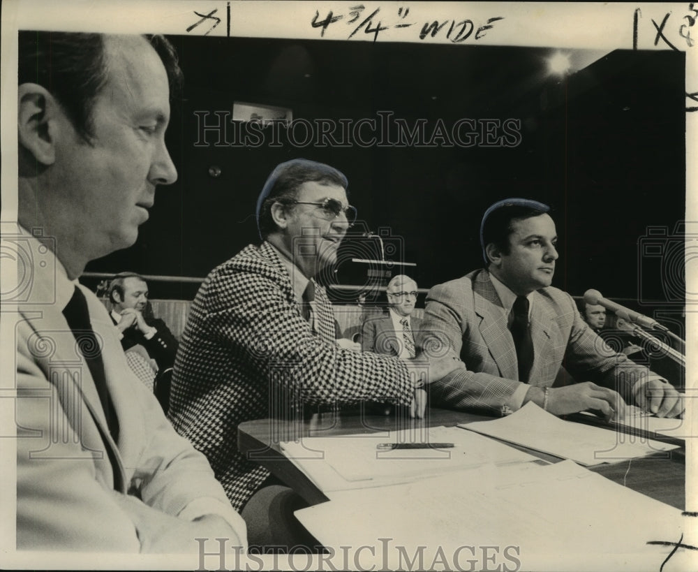 1974 Press Photo Baseball leaders Billy Connick &amp; Joseph Canizaro at City Hall- Historic Images