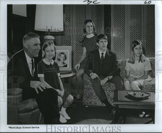 1968 Press Photo W.C. "Bill" Canfield, fiance Martha Chaffee & her children