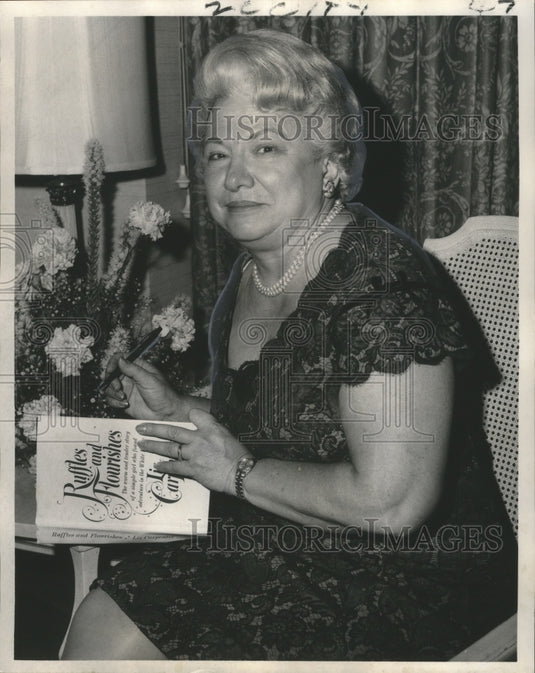 1970 Press Photo Liz Carpenter, Author of "Ruffles and Flourishes" Book- Historic Images