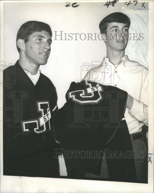 1969 Press Photo Steve Cash & Chris Nunez at St. John Chargers football banquet- Historic Images