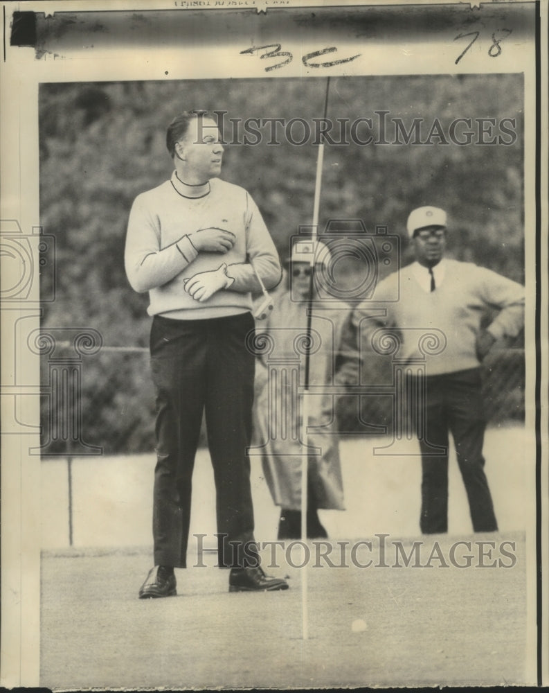 1968 Press Photo Golf player Billy Casper during Los Angeles Open in Pasadena- Historic Images