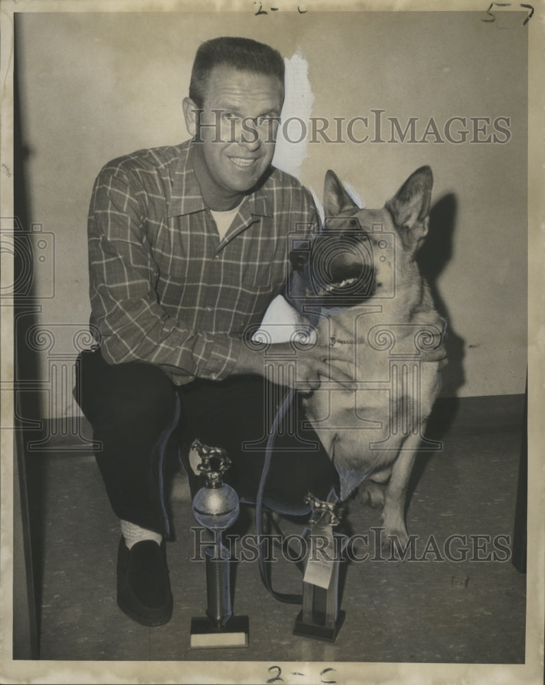 1970 Press Photo Westley Cavanaugh owner of high scoring dog Guido- Historic Images