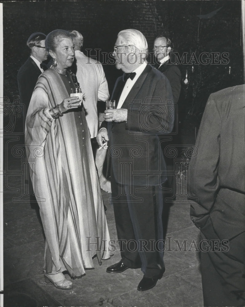 1972 Press Photo Mr. and Mrs. Benjamin Palmer Caldwell at Event with Others- Historic Images