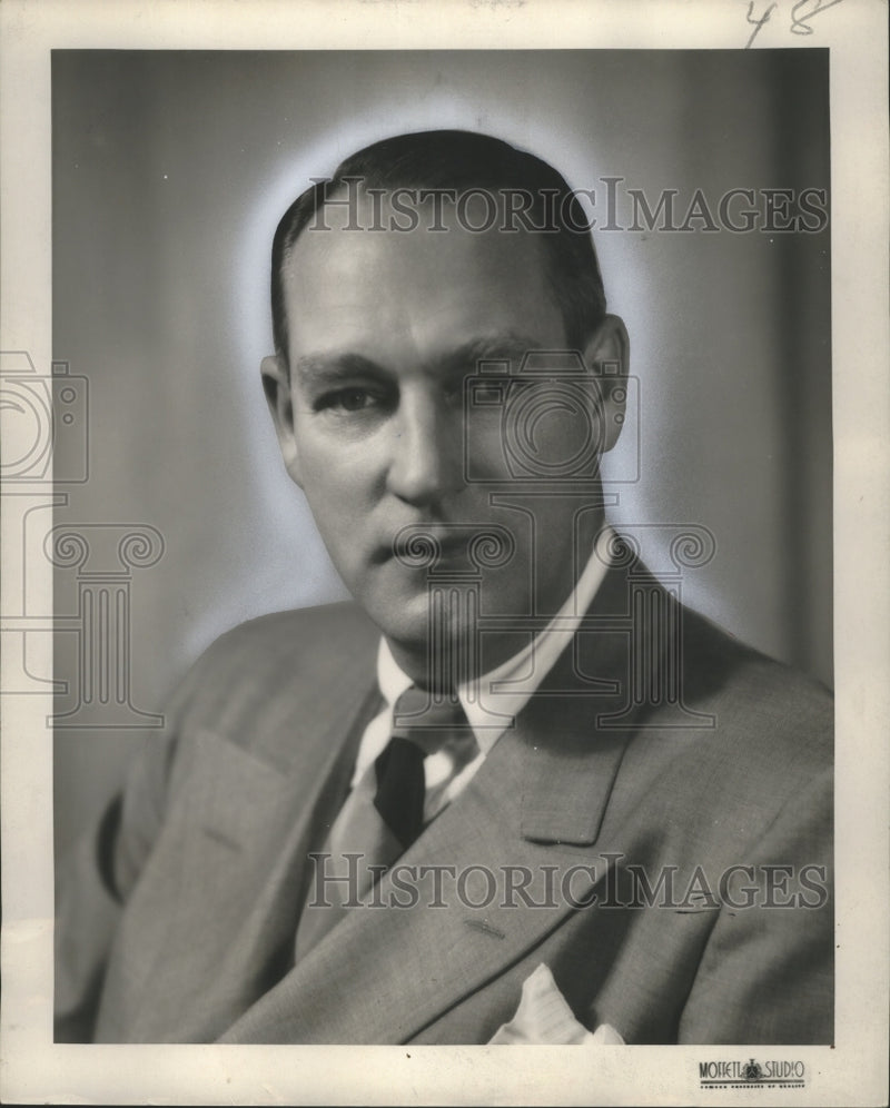 Load image into Gallery viewer, 1955 Press Photo Robert W. Budd, president National Travelers Aid - noo03498
