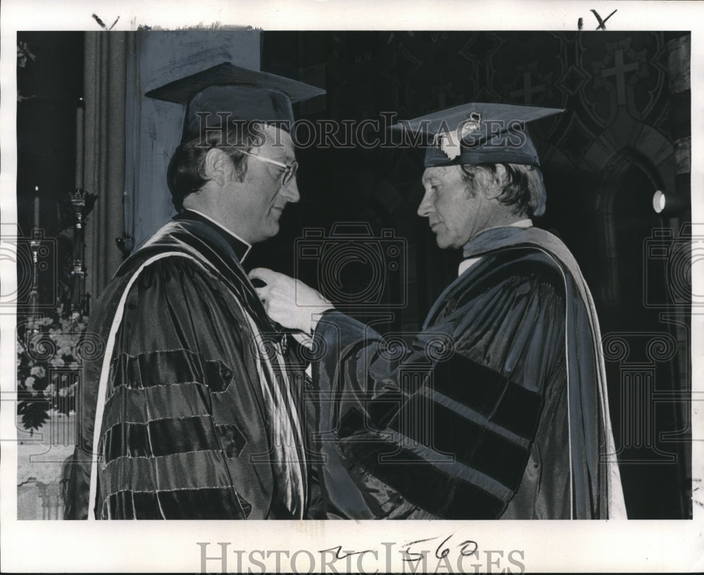 1974 Press Photo Jean Peyronnet, consul general of France with Rev. Carter S.J.- Historic Images