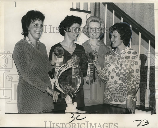1973 Press Photo The Golden Heights & Highland Woods garden clubs flower show- Historic Images