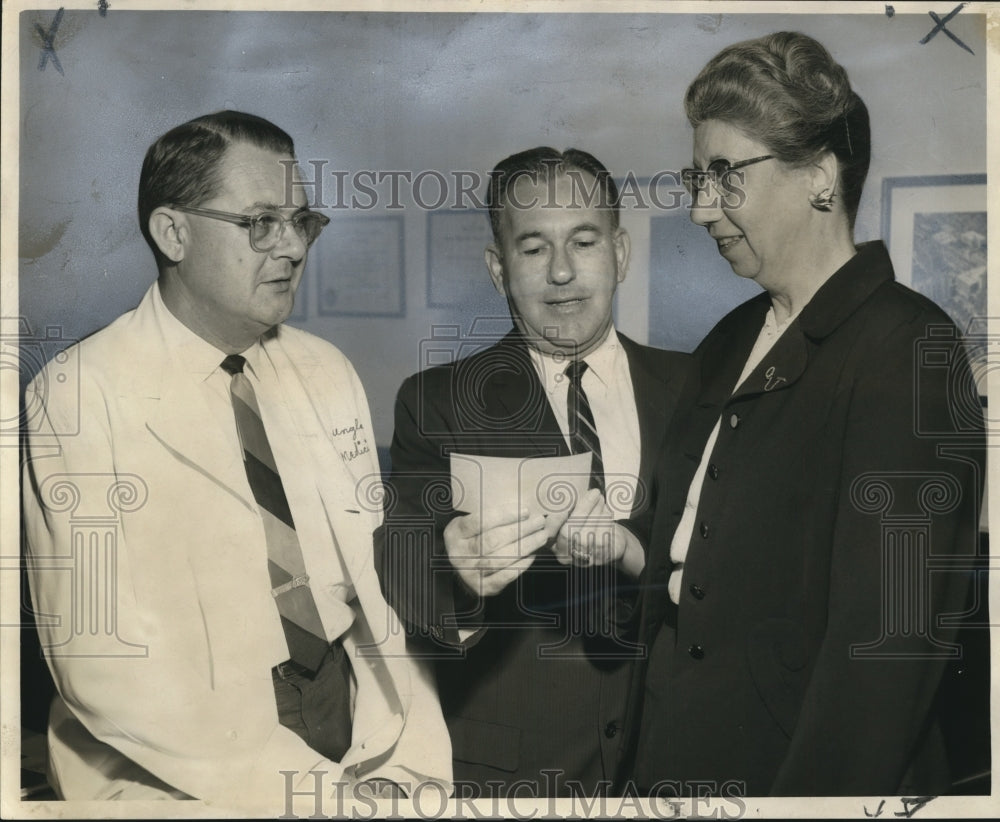 1965 Press Photo Tulane University School of Speech & Hearing receives a check
