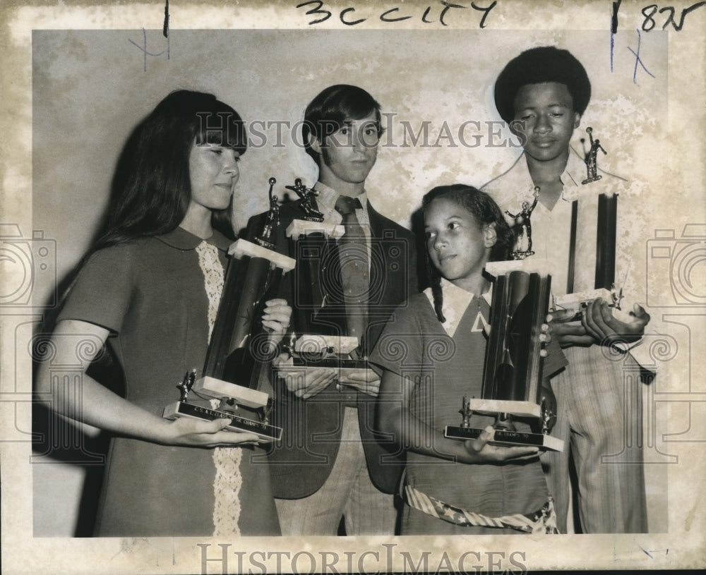 1971 Press Photo Winners of Trophies in Catholic Youth and Athletic League- Historic Images