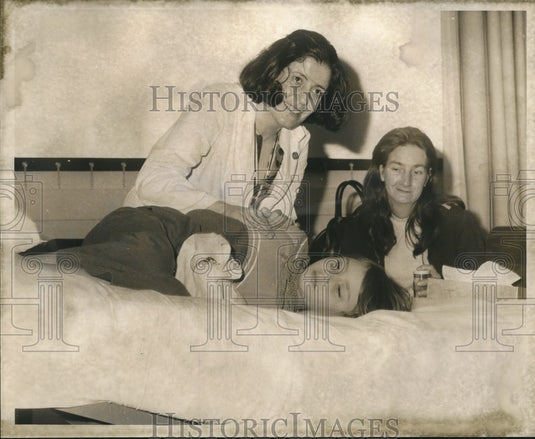 1973 Press Photo Evelyn L. Cassara, Director Respiratory Therapy, Massachusetts - Historic Images