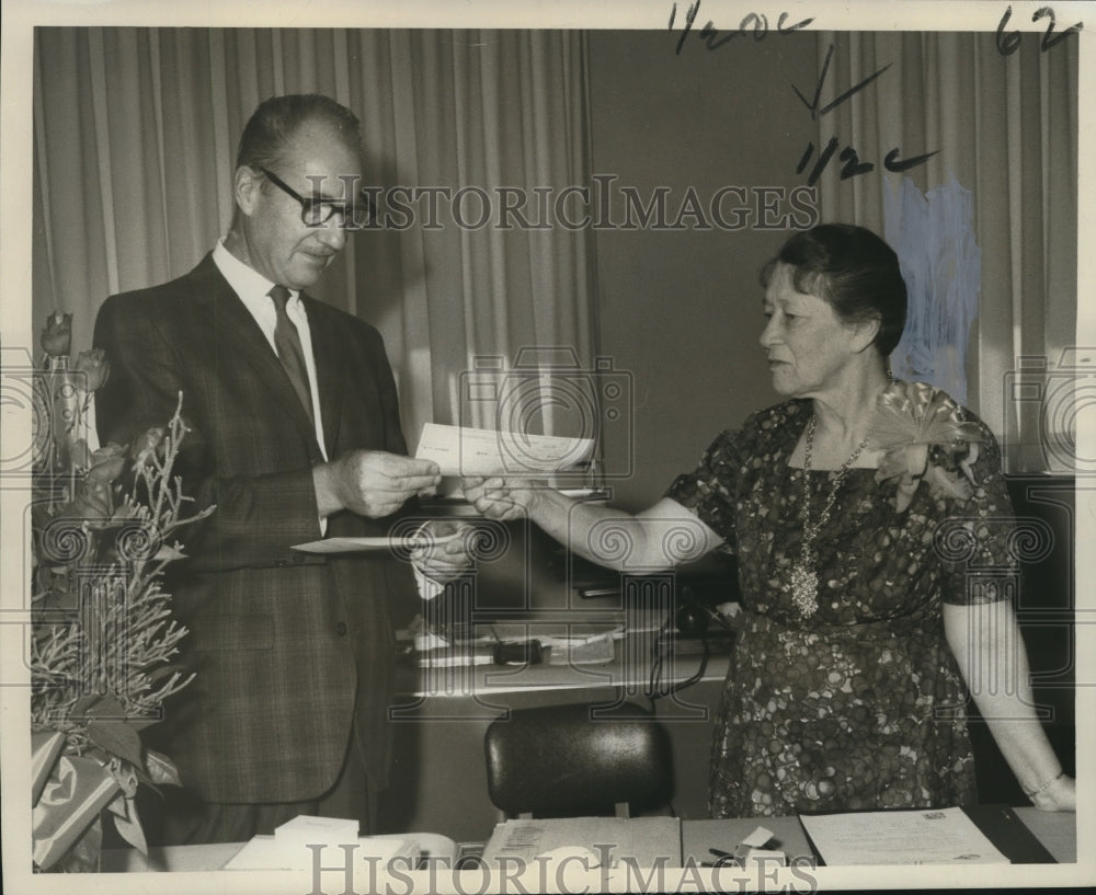 1962 Press Photo Mrs. Alice Cassagne Retirement Party with John Y. Ruddock- Historic Images