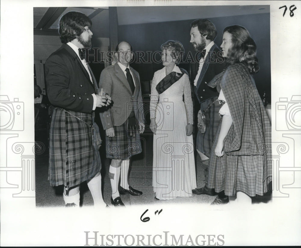 1976 Press Photo Members of the Caledonian Society of New Orleans at Event- Historic Images