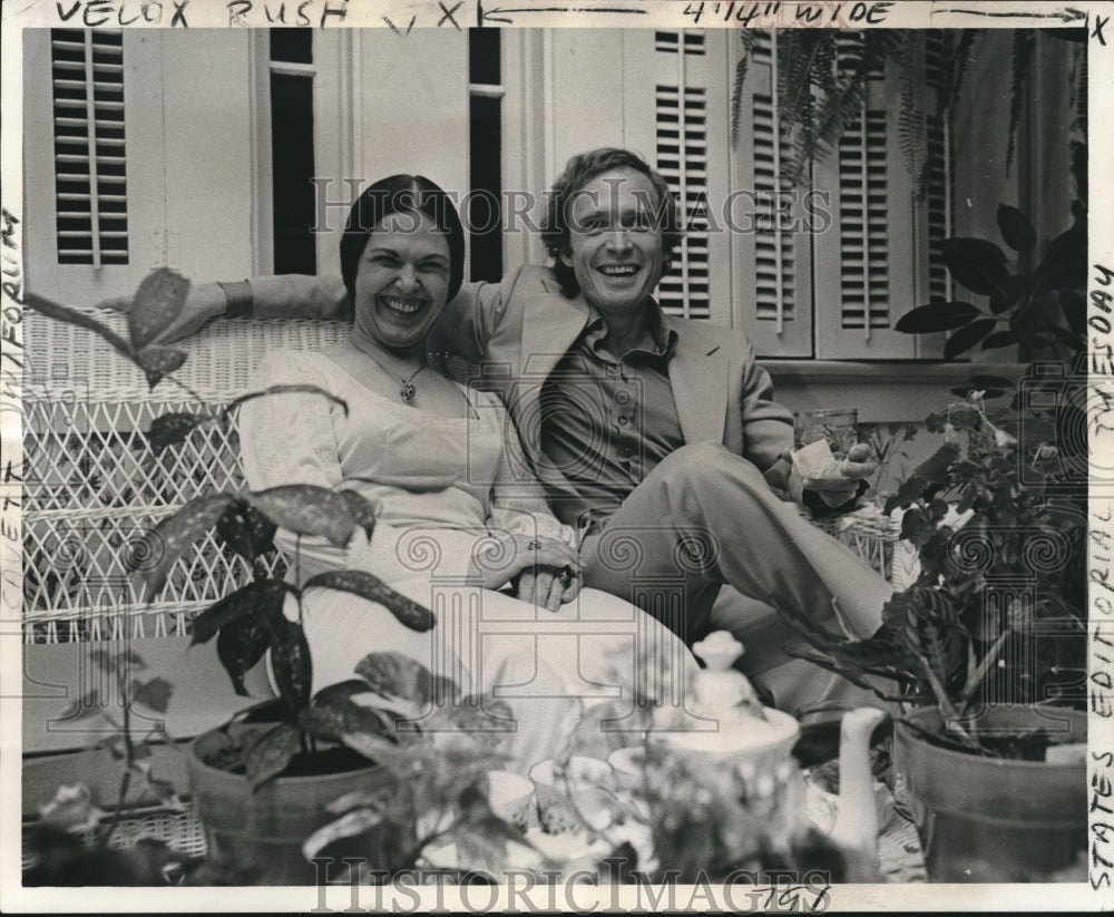 1975 Press Photo Talk Show Host Dick Cavett with Dr. Florence Jones, New Orleans- Historic Images