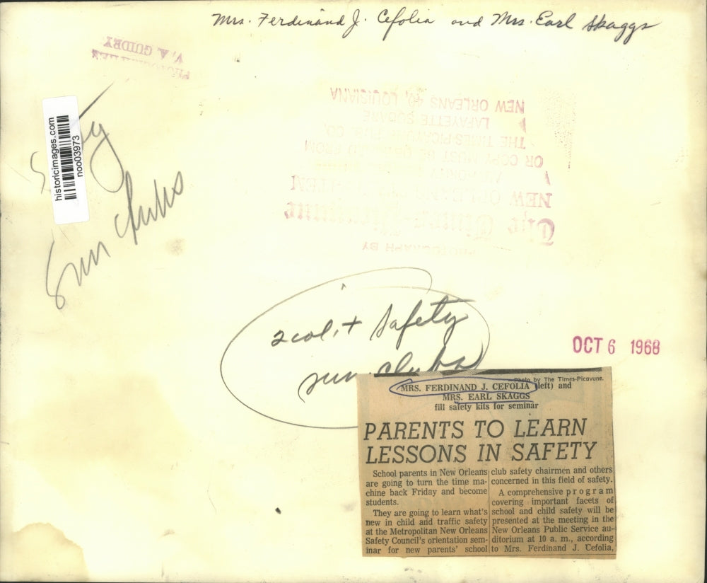 1968 Press Photo New Orleans Safety Council Members Fill Safety Kits - noo03973