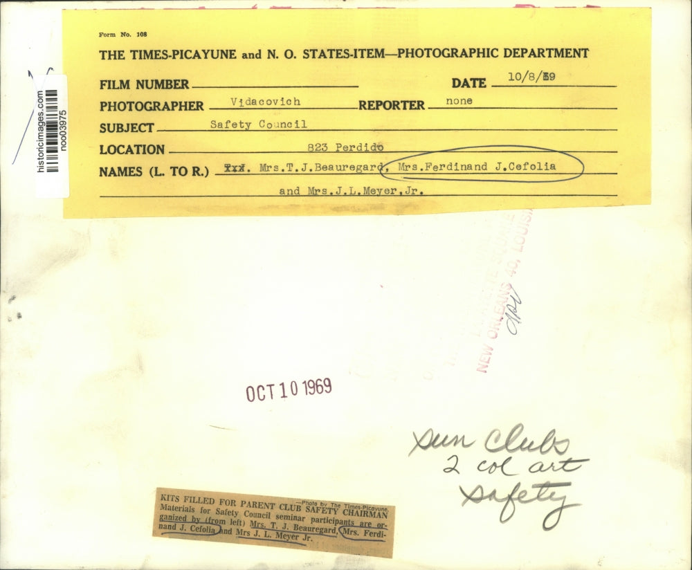 1959 Press Photo New Orleans Safety Council Members Prepare Packets for Parents