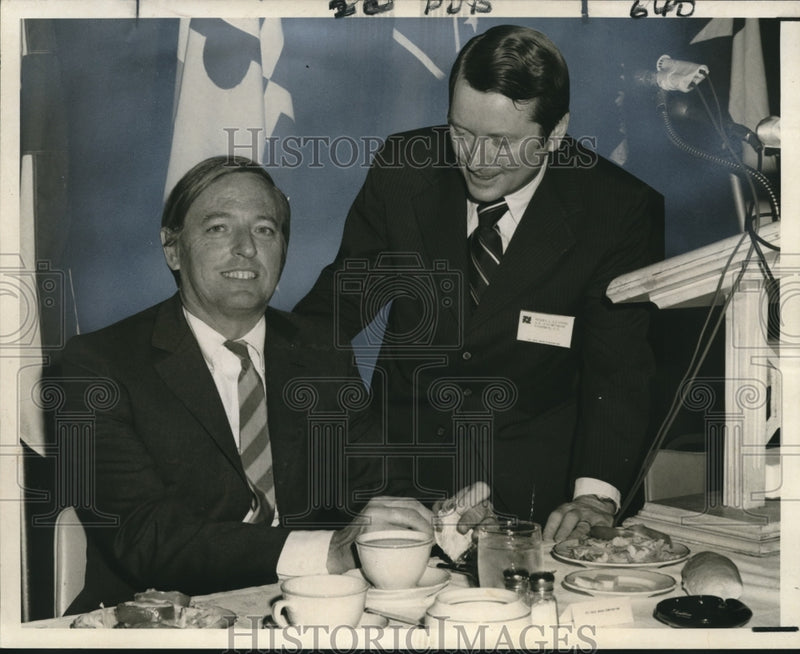 Load image into Gallery viewer, 1971 Press Photo William F. Buckley and Henry J. Cauthen, Monteleone Hotel
