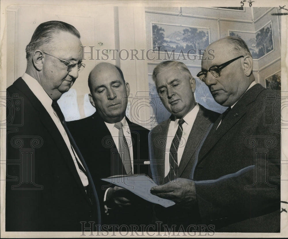 1958 Press Photo Officers to direct the work of Kiwanis Foundation - noo04155
